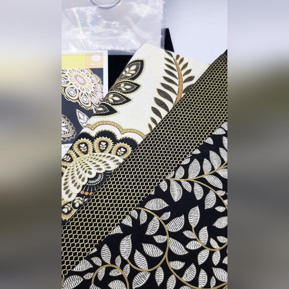 BERNINA Exclusive Collection #82011 Metallic Lace Kit Disc & Material Package - Picture 5 of 6